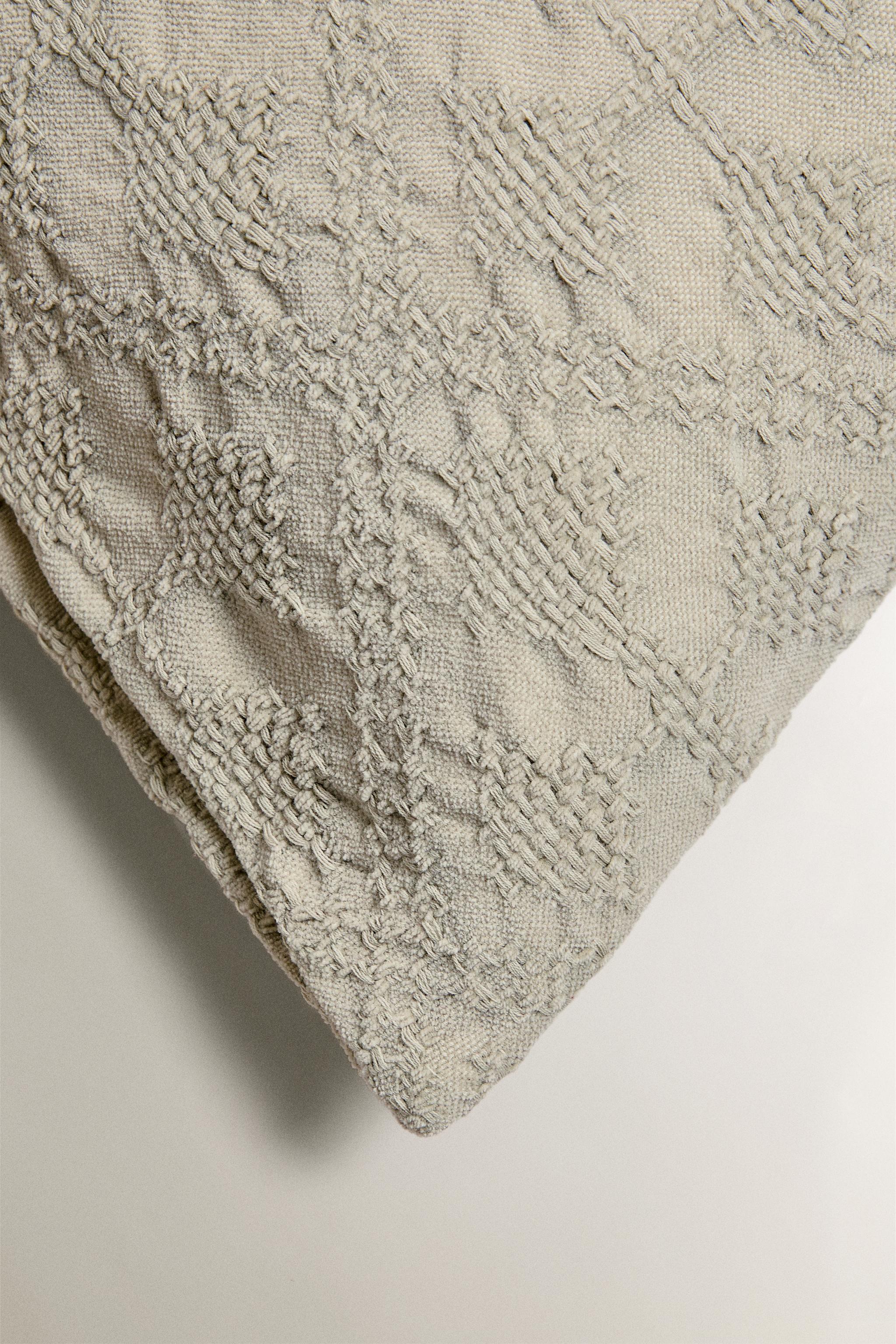 JACQUARD CUSHION COVER